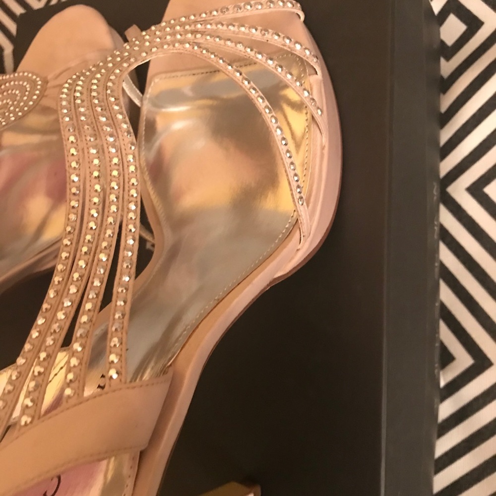 Michael Shannon Gold and Cream Heels - Picture 9 of 11